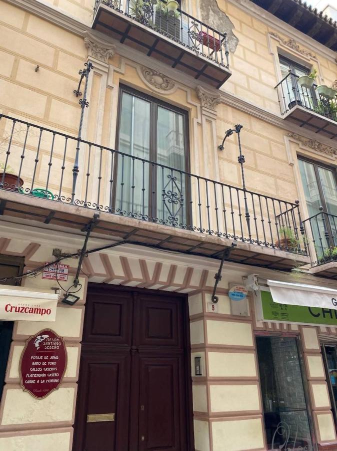 Holidays2Malaga Correo Viejo Next Cathedral Malaga With French Balconies Exterior photo